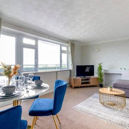 Trendy Sea View 2 Bedroom Sleeps 6 - Free Parking Bournemouth Exteriér fotografie