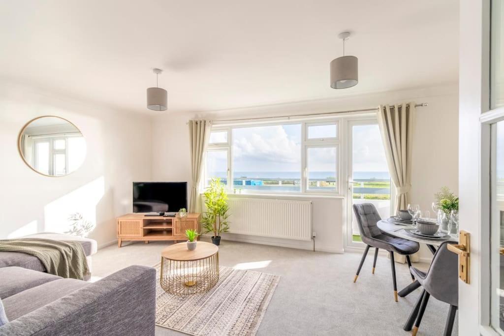 Trendy Sea View 2 Bedroom Sleeps 6 - Free Parking Bournemouth Exteriér fotografie