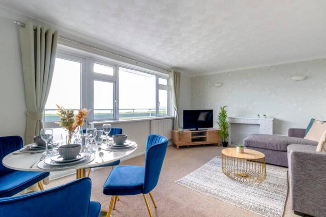 Trendy Sea View 2 Bedroom Sleeps 6 - Free Parking Bournemouth Exteriér fotografie