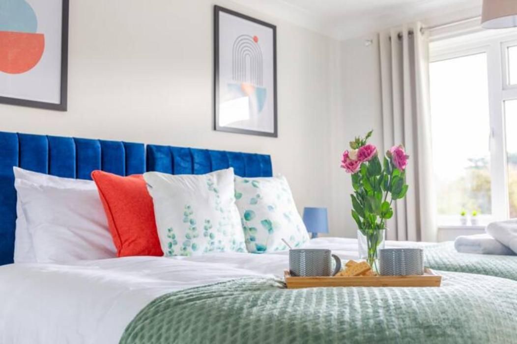 Trendy Sea View 2 Bedroom Sleeps 6 - Free Parking Bournemouth Exteriér fotografie