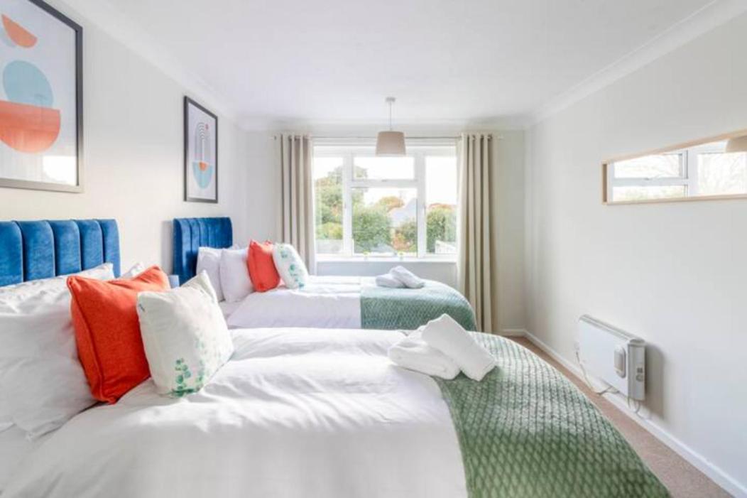 Trendy Sea View 2 Bedroom Sleeps 6 - Free Parking Bournemouth Exteriér fotografie