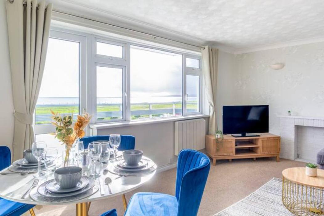 Trendy Sea View 2 Bedroom Sleeps 6 - Free Parking Bournemouth Exteriér fotografie