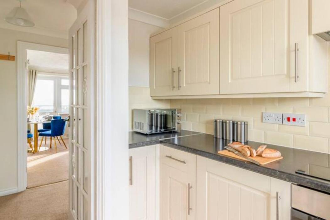 Trendy Sea View 2 Bedroom Sleeps 6 - Free Parking Bournemouth Exteriér fotografie