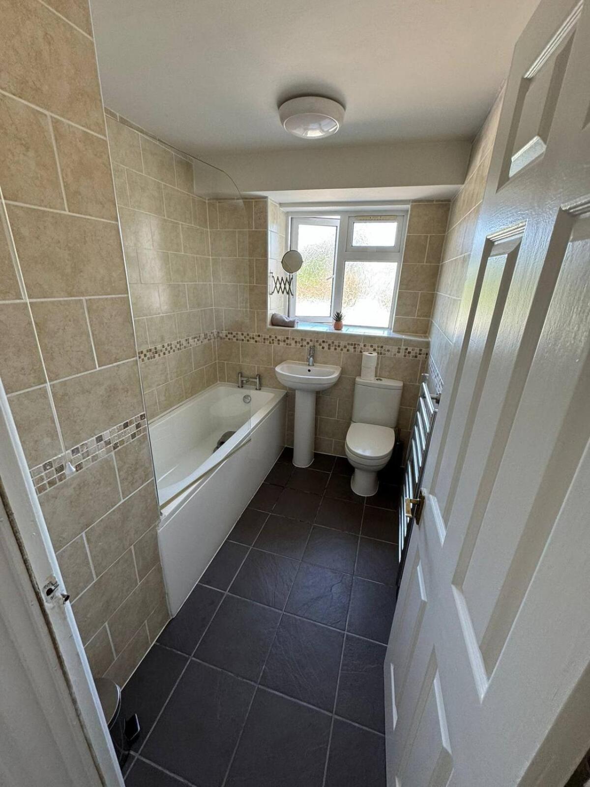Trendy Sea View 2 Bedroom Sleeps 6 - Free Parking Bournemouth Exteriér fotografie